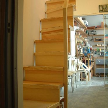 Space-saving stairs